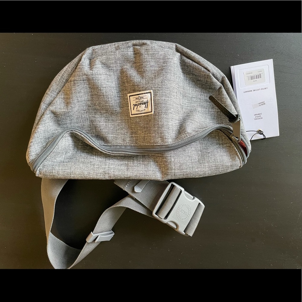 New Herschel Fannypack, with tags